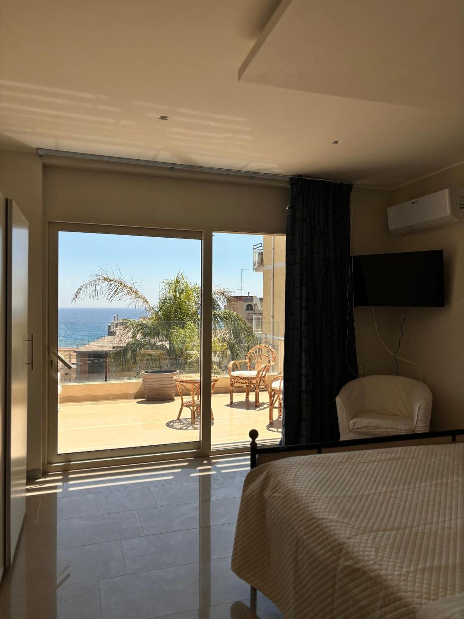 Ig - "Villa Don Antonio" Apartments Giardini Naxos Exterior photo